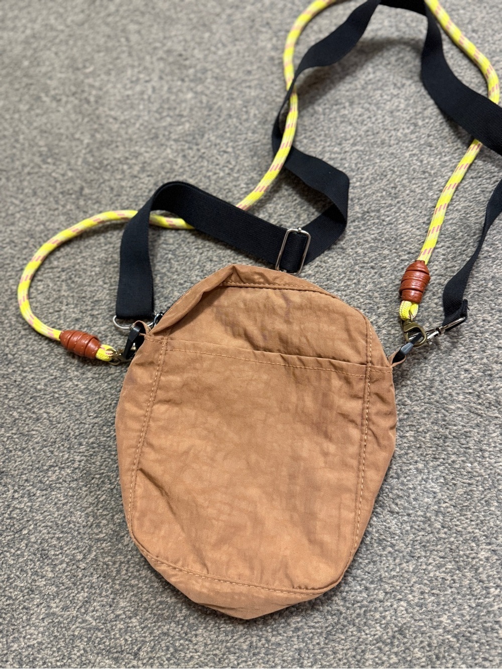 BAGGU Sport Crossbody Bag Brown Small Solid Zip Closure Adjustable Strap - Picture 2 of 3